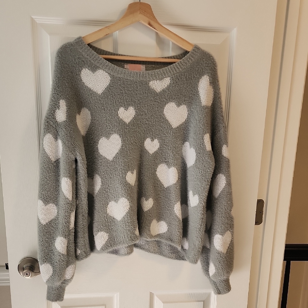 Cozy Heart Motif Crew Neck Sweater - Gray and White